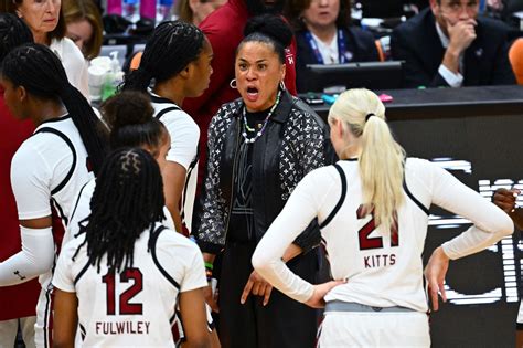 dawn staley necklace